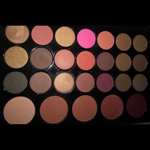 3  Eyeshadow Pallets!!!! 🎉♥️ - Picture 5 of 8